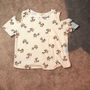 This is a flower covers hanker shirt